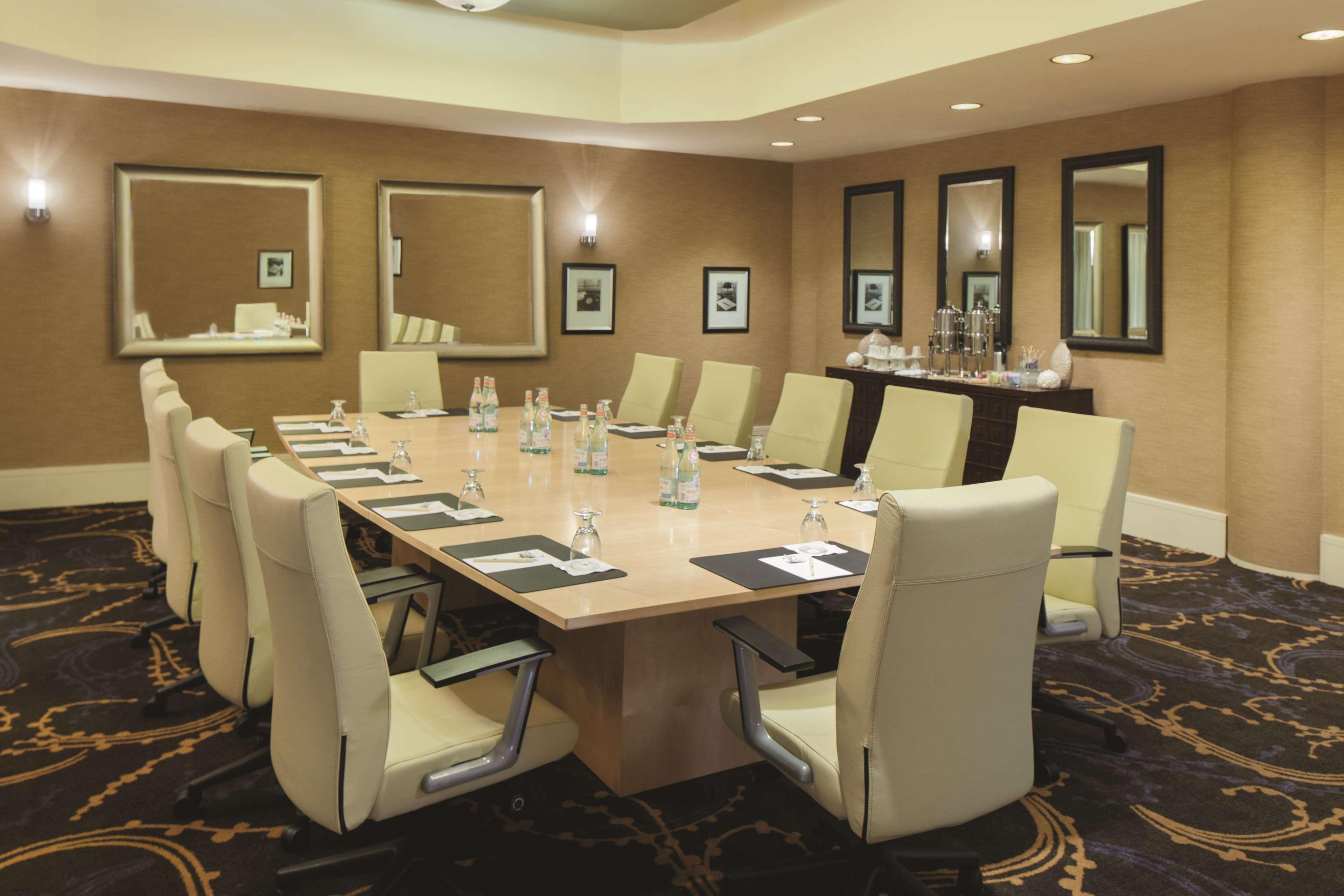 Hotel Doubletree By Hilton Downtown 4*