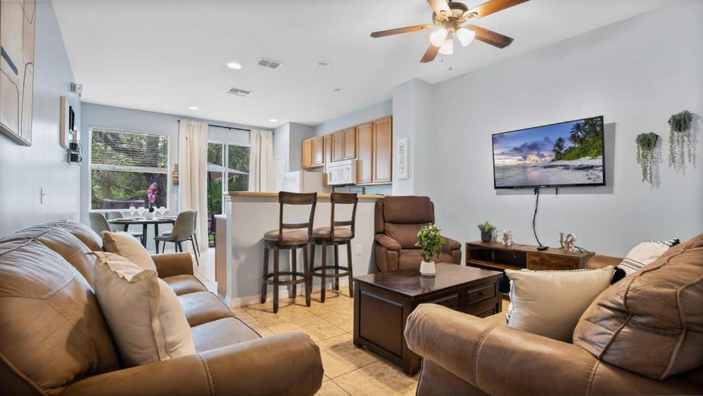Family Friendly Townhome Near Attractions * Orlando
