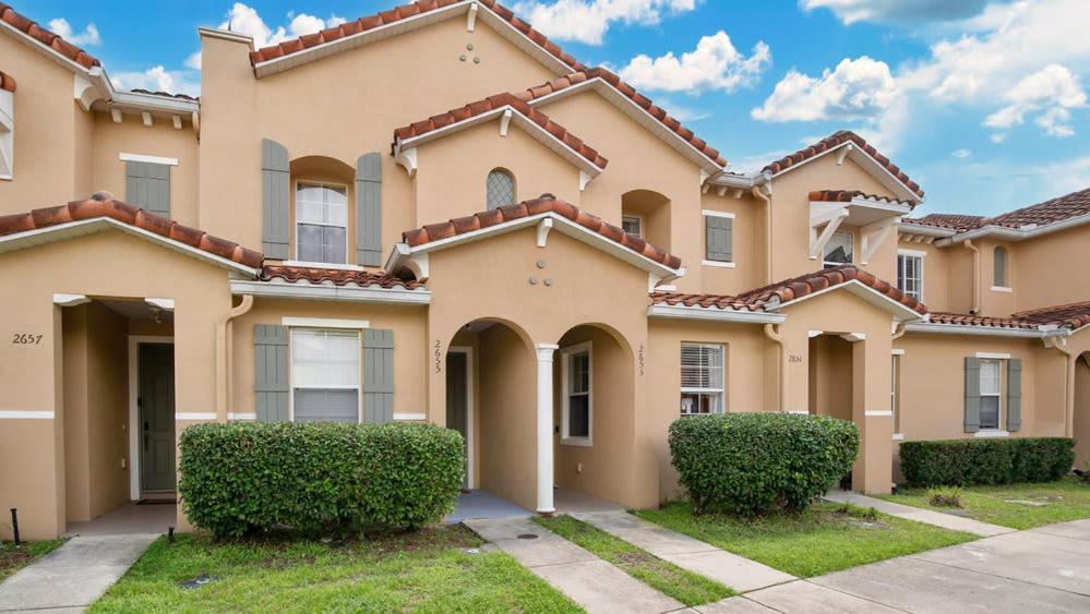 Family Friendly Townhome Near Attractions *