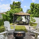 2 King En Suite Fenced Yard Pet Friendly