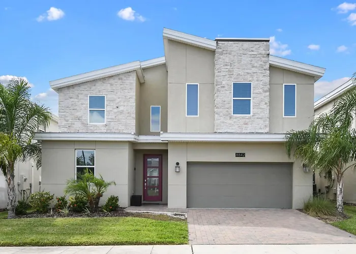 Spacious Retreat With Pool, Spa & Themed Rooms
