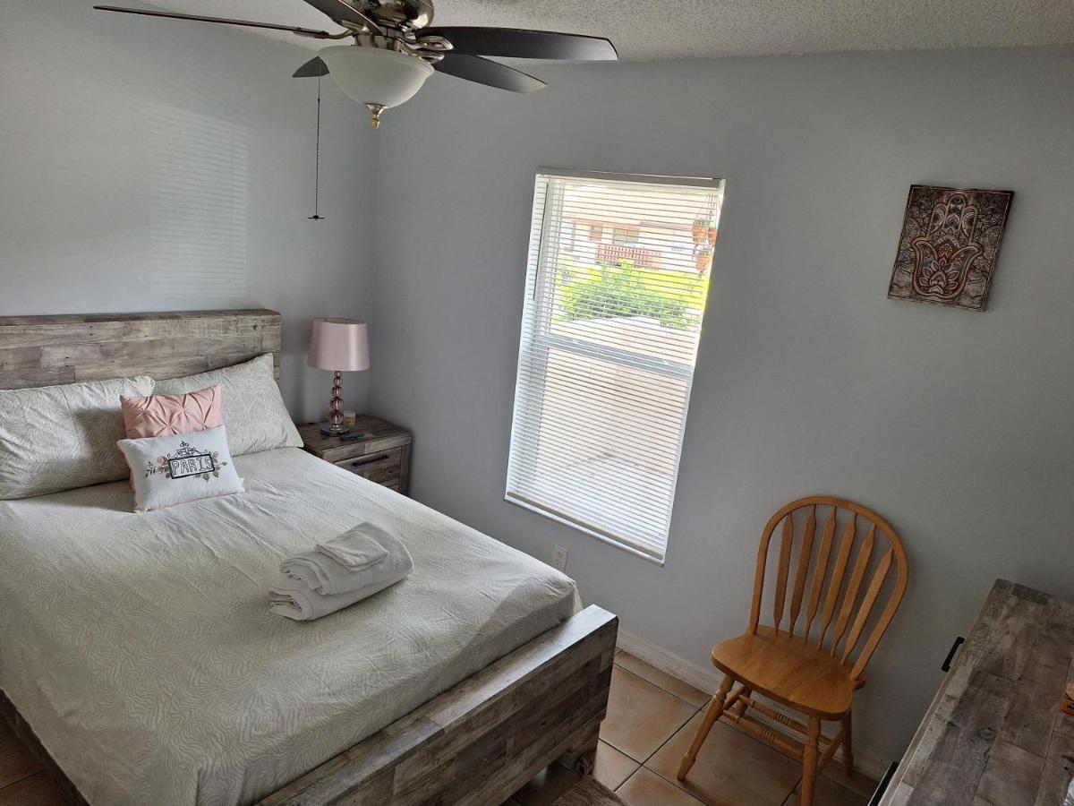 Pily's Vintage Full Bed Homestay *