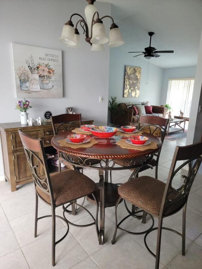 Homestay Pily's Vintage Full Bed Orlando
