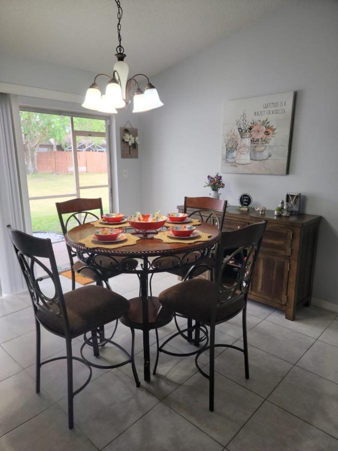 Pily's Vintage Full Bed Homestay Orlando