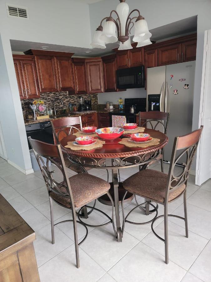 Pily's Vintage Full Bed Homestay Orlando