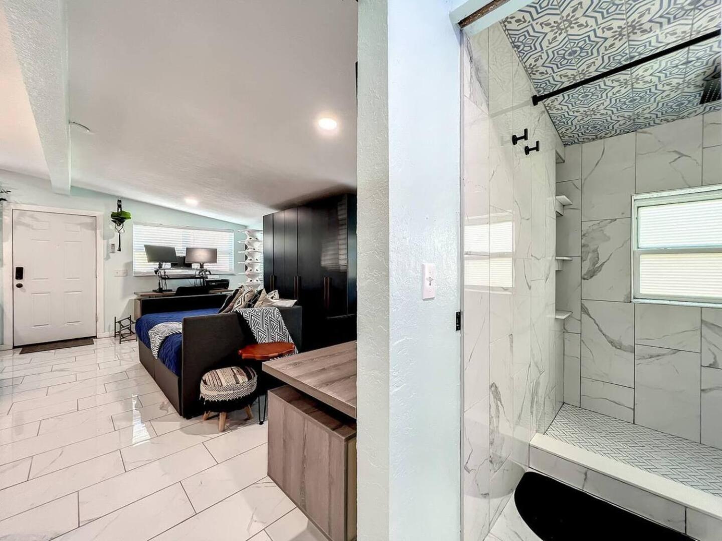 Pet-Friendly 1Br, 3 Beds, Wifi 10 Min To Dwntn! Holiday home *