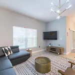 Contemporary Remodeled Townhome Near Disney