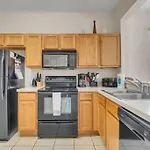 4 Bedroom Town Home On Regal Oaks