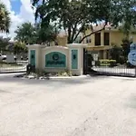 Comfy Disney Themed Oasis 1Br Near Parks Townhouse