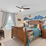 Mickeys Oyster - Luxurious 9Br Southeast Facing Pool Hot Tub Cinema Game Rm Bbq 2 Miles To Disney