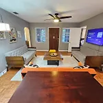 Foodie Lovers Walkable Mills50 - Sleeps 10 - Near Airport