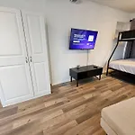 Foodie Lovers Walkable Mills50 - Sleeps 10 - Near Airport