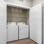 Private Full Apartment Close To Universal King Suite, Top Pool