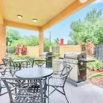 Studio Apartment Close To Universal Studios With Hot Tub Pool