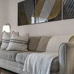 Elegant 1Br Suite Near Universal