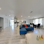 7326-3-Lf-Bungalow With Lake View Near Universal