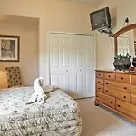 Kissimmee Getaway With Lanai, 4 Mi To Disney World!