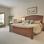 Kissimmee Getaway With Lanai, 4 Mi To Disney World!