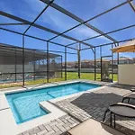 8916Sydney Fantastic 5 Bed 4 Bathroom Town Home