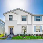 8916Sydney Fantastic 5 Bed 4 Bathroom Town Home