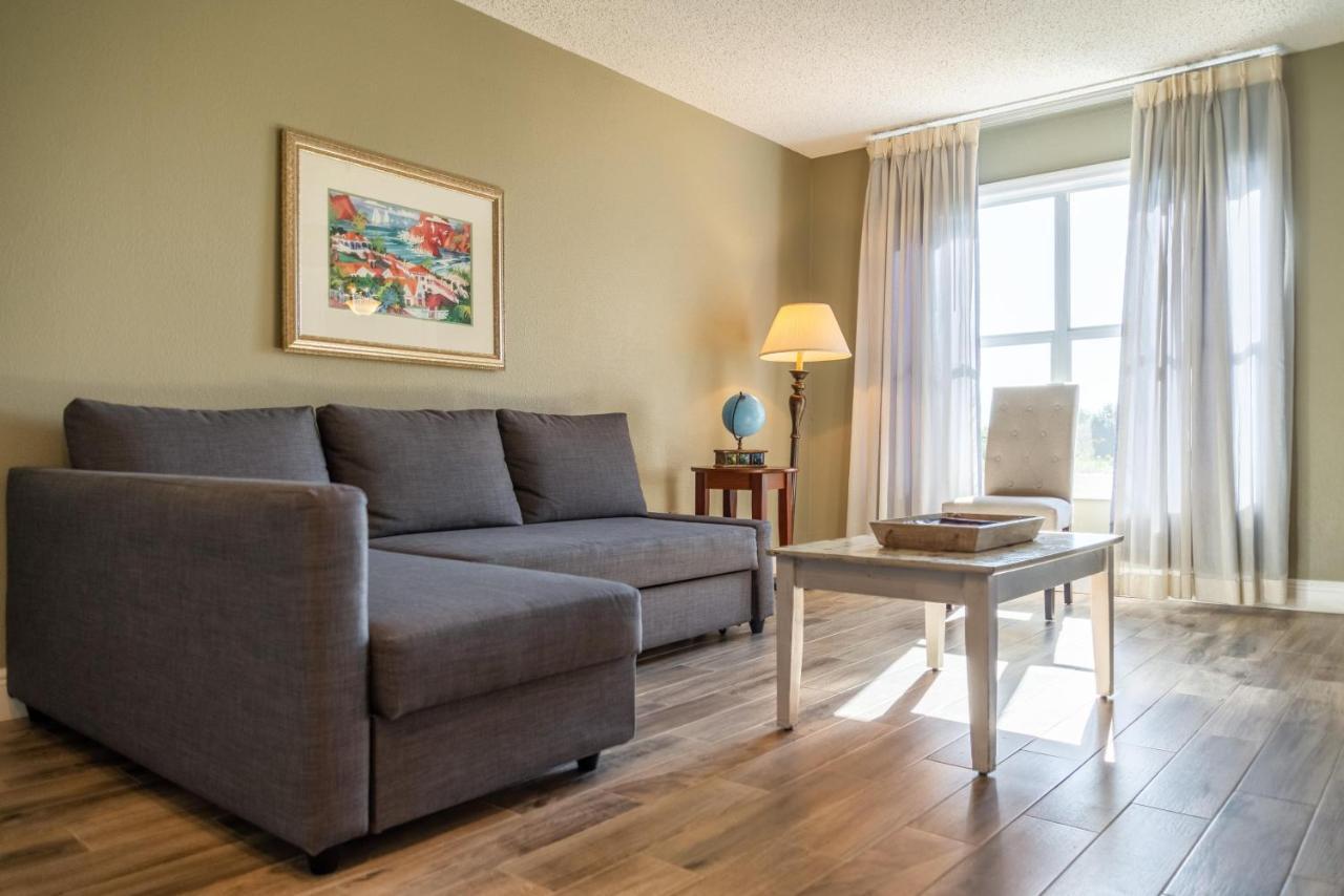 Apartment Double Bed Studio With Community Pool, Near All Famous Attractions!!
