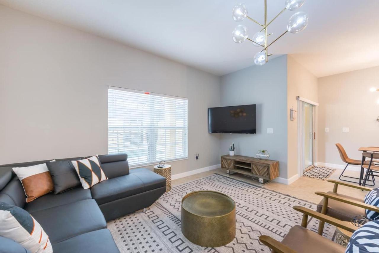 Contemporary Remodeled Townhome Near Apartment *