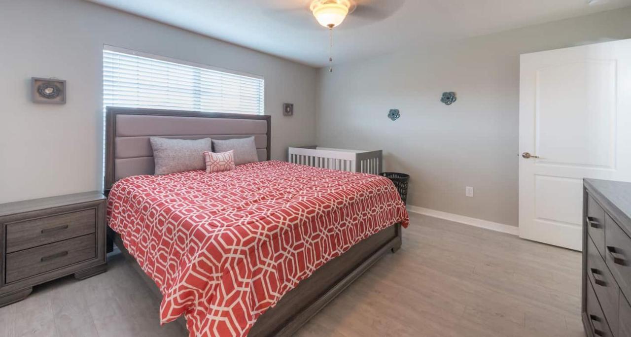 Apartment Contemporary Remodeled Townhome Near *