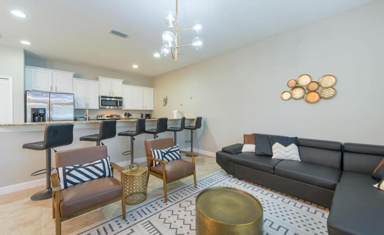 Apartment Contemporary Remodeled Townhome Near *