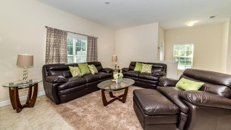 Gorgeous 5 Bed 4 Bath Townhome With Splash Pool In Paradise Palms Holiday home
