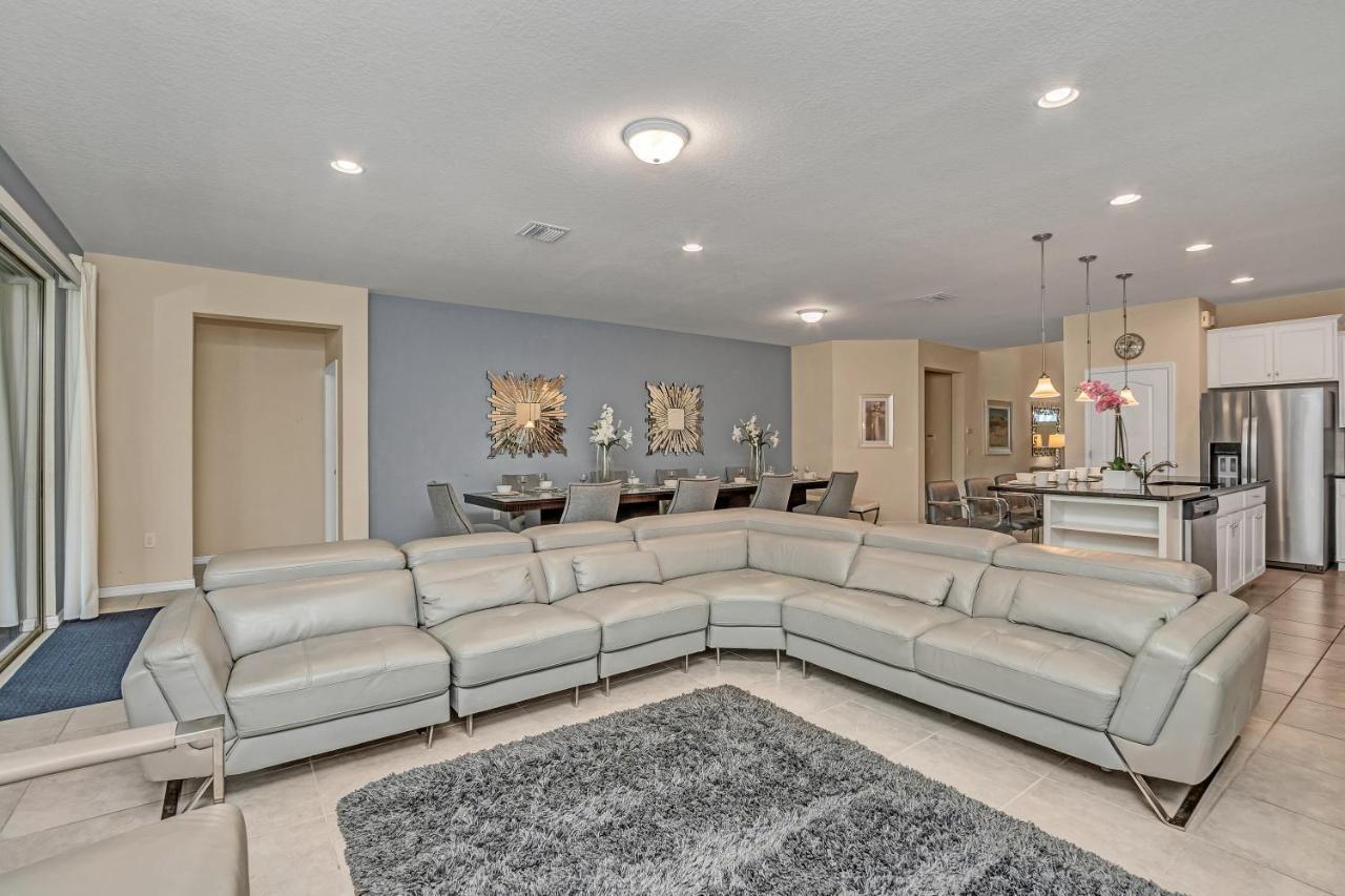 8877 Qin Loop Orlando