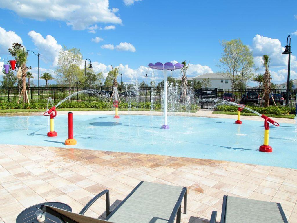 Holiday home Royal Mansion At Storey Lakes *