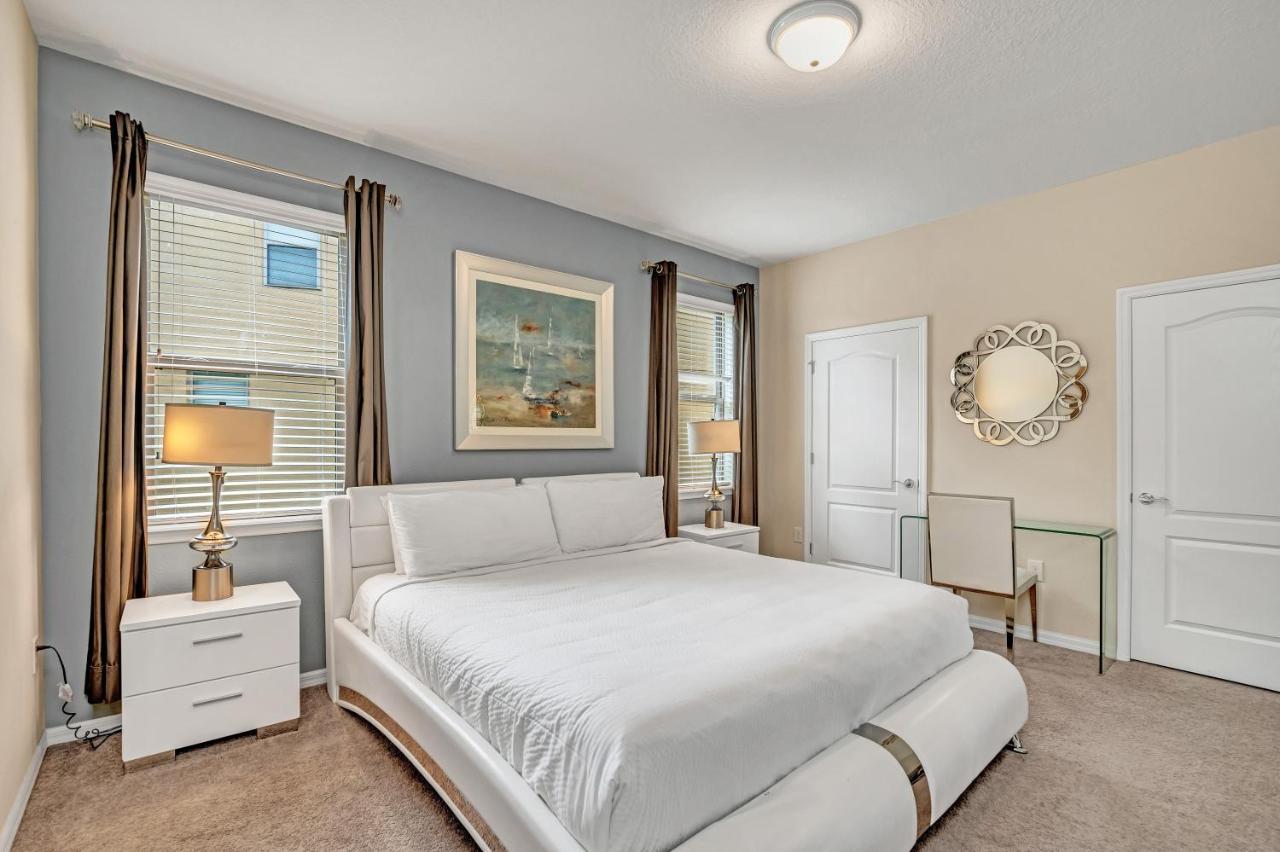 8877 Qin Loop * Orlando