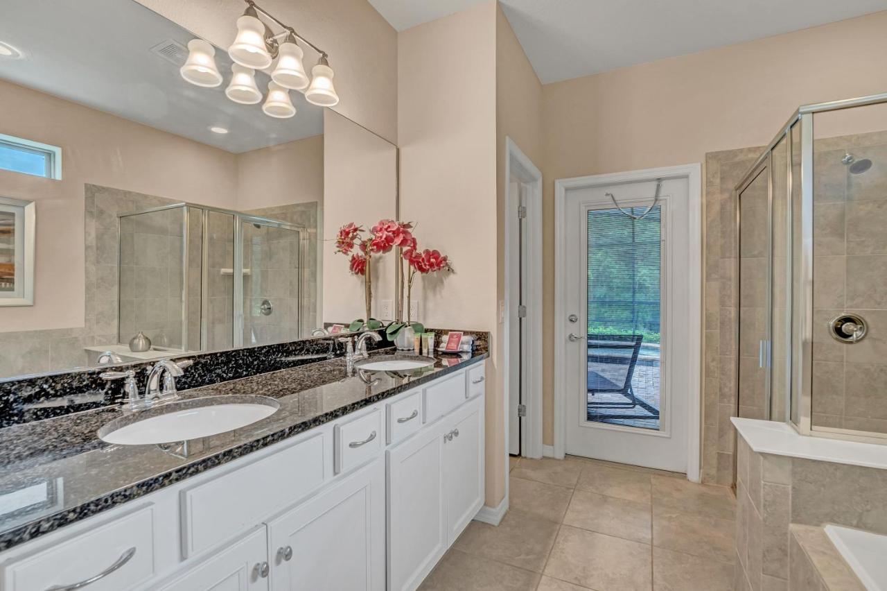 8877 Qin Loop Villa