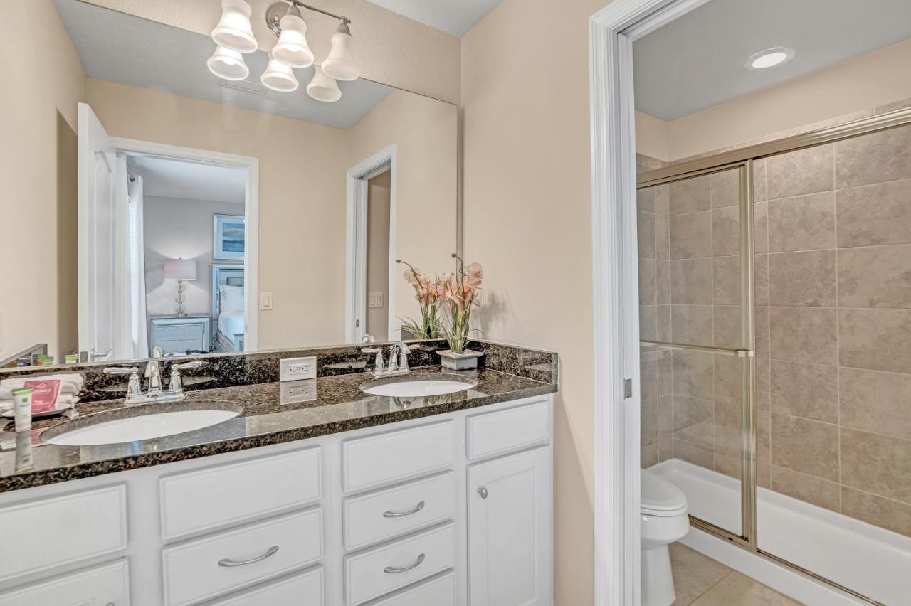 8877 Qin Loop Villa