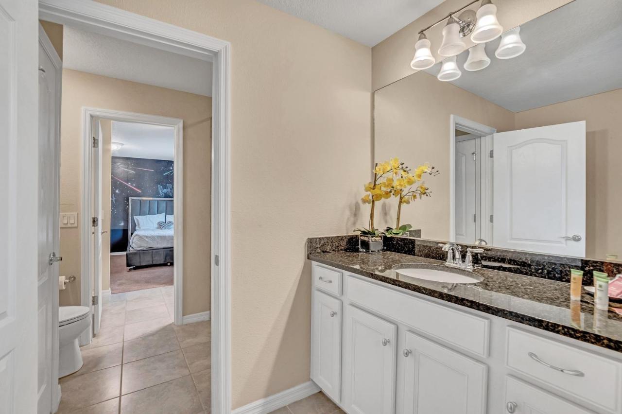 8877 Qin Loop Villa
