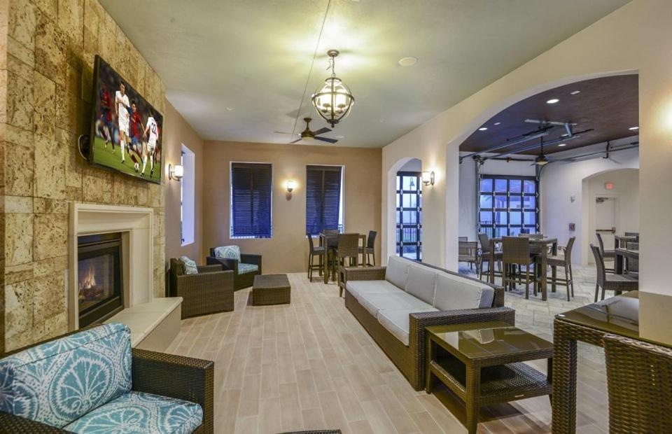 8877 Qin Loop * Orlando