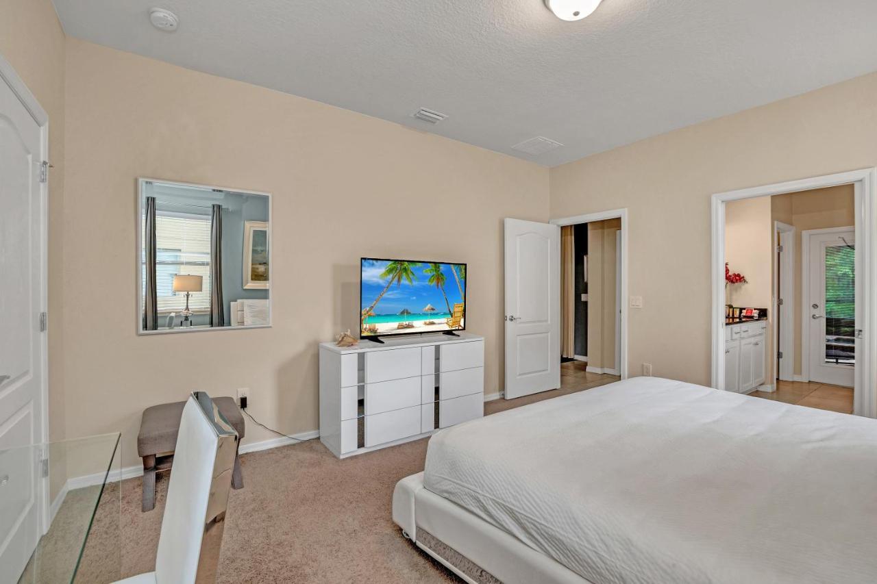 8877 Qin Loop * Orlando
