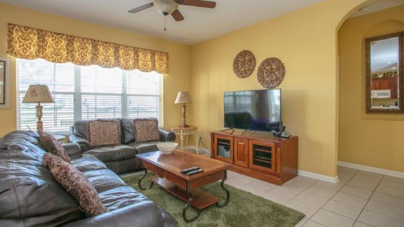 6 Bedroom Pool In Windsor Hills With Theater Holiday home