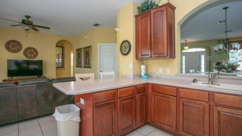 6 Bedroom Pool In Windsor Hills With Theater Holiday home *