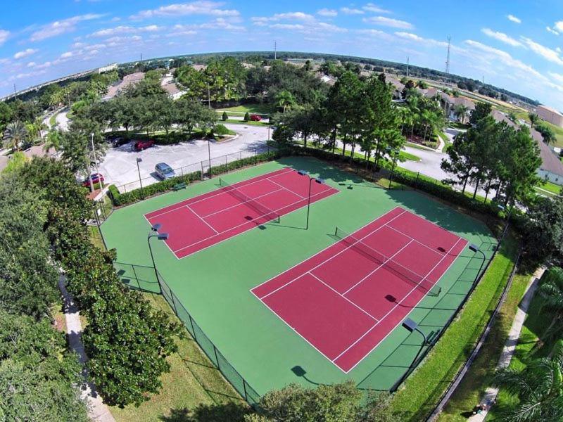 Beautiful 6 Bedroom 4 Bath Pool In Gated Orlando