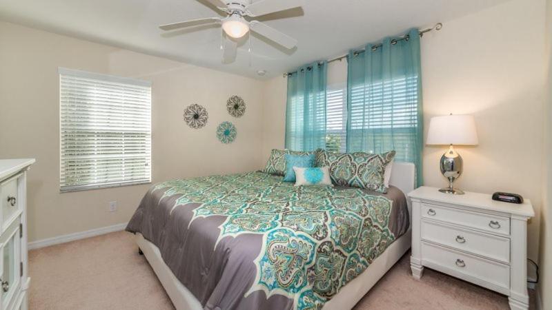 Gorgeous 5 Bed 4 Bath Townhome With Splash Pool In Paradise Palms Holiday home *