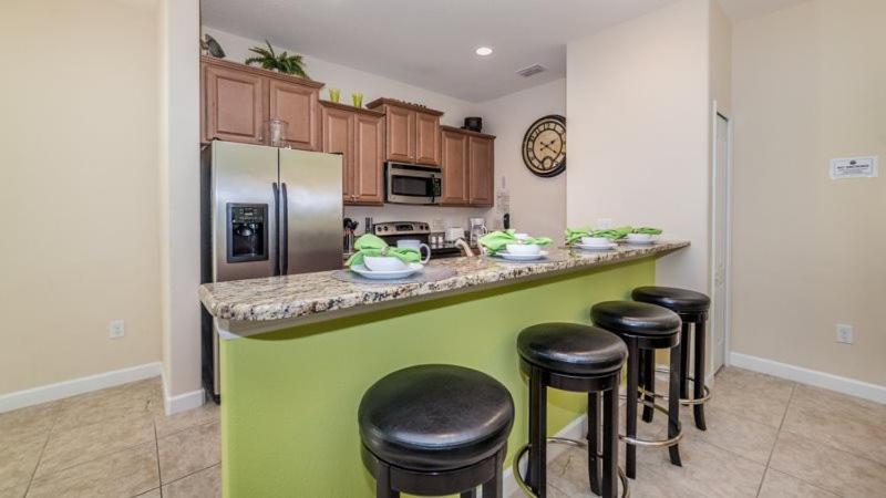 Gorgeous 5 Bed 4 Bath Townhome With Splash Pool In Paradise Palms Holiday home Orlando