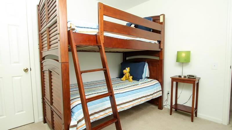 Holiday home 4 Bedroom Pool Minutes From The Major Attractions *