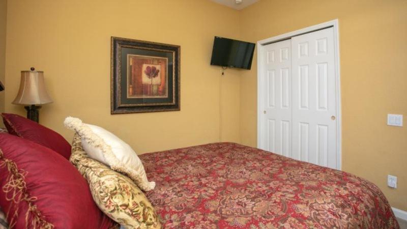 Holiday home 6 Bedroom Pool In Windsor Hills With Theater *