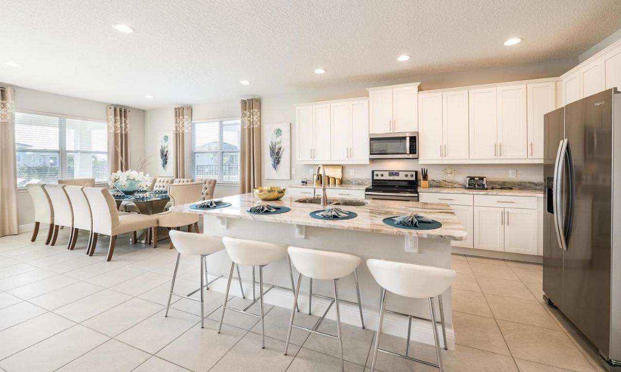 Spacious 8 Bdrm With South Facing Pool In Encore *