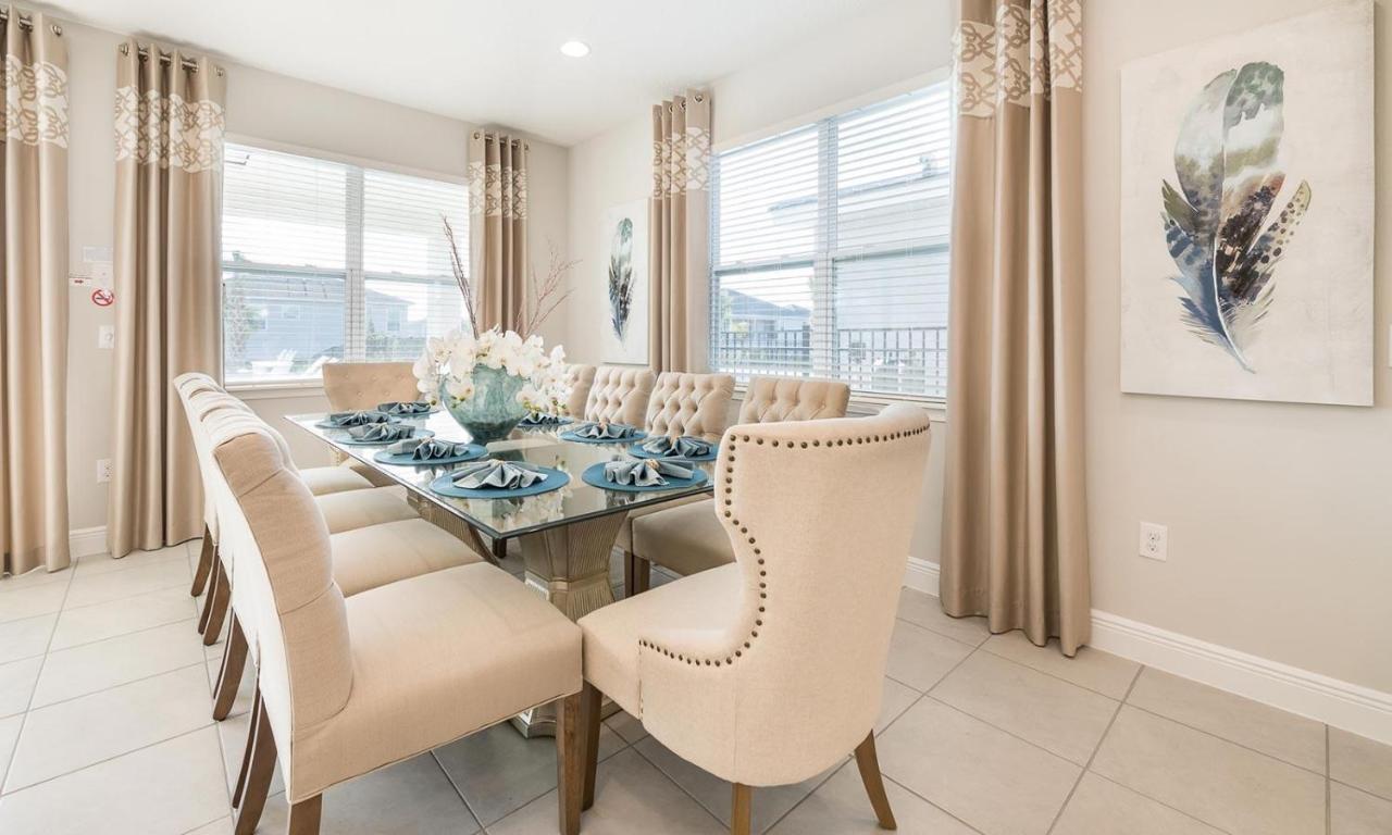 Casa de férias Spacious 8 Bdrm With South Facing Pool In Encore *