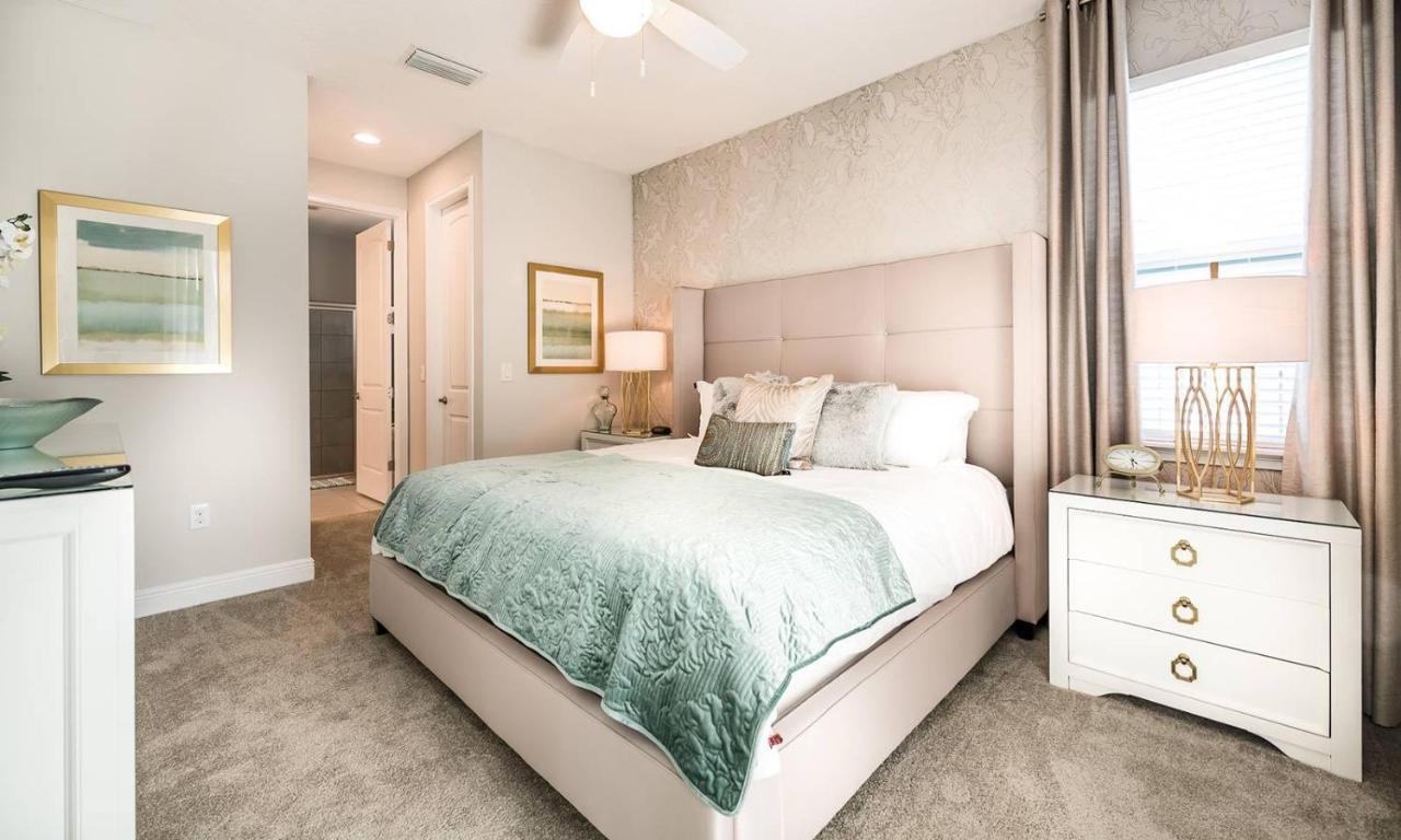 Spacious 8 Bdrm With South Facing Pool In Encore *
