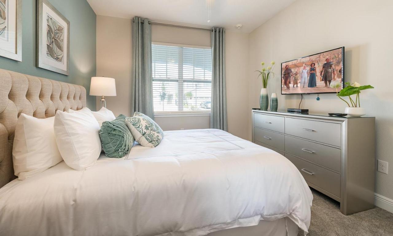 Spacious 8 Bdrm With South Facing Pool In Encore