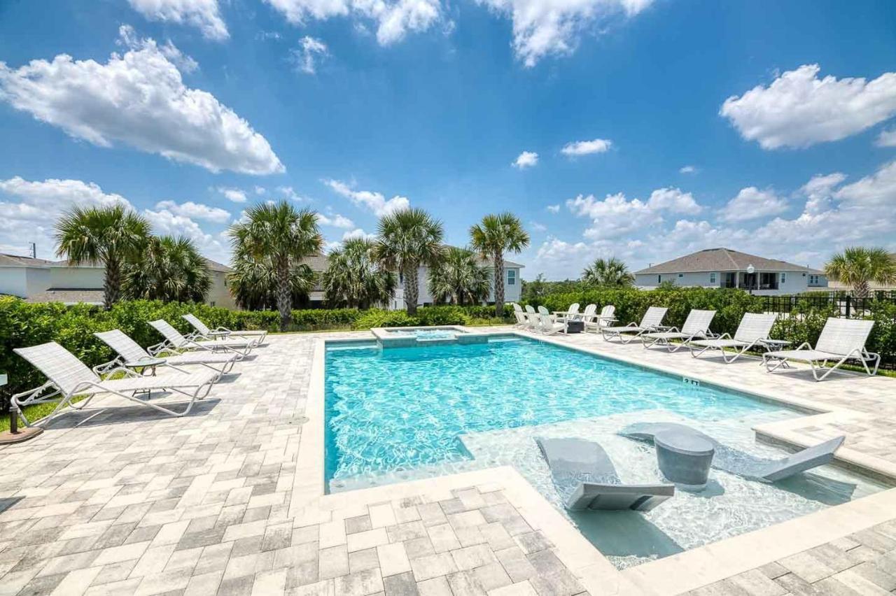 Spacious 8 Bdrm With South Facing Pool In Encore Casa de férias