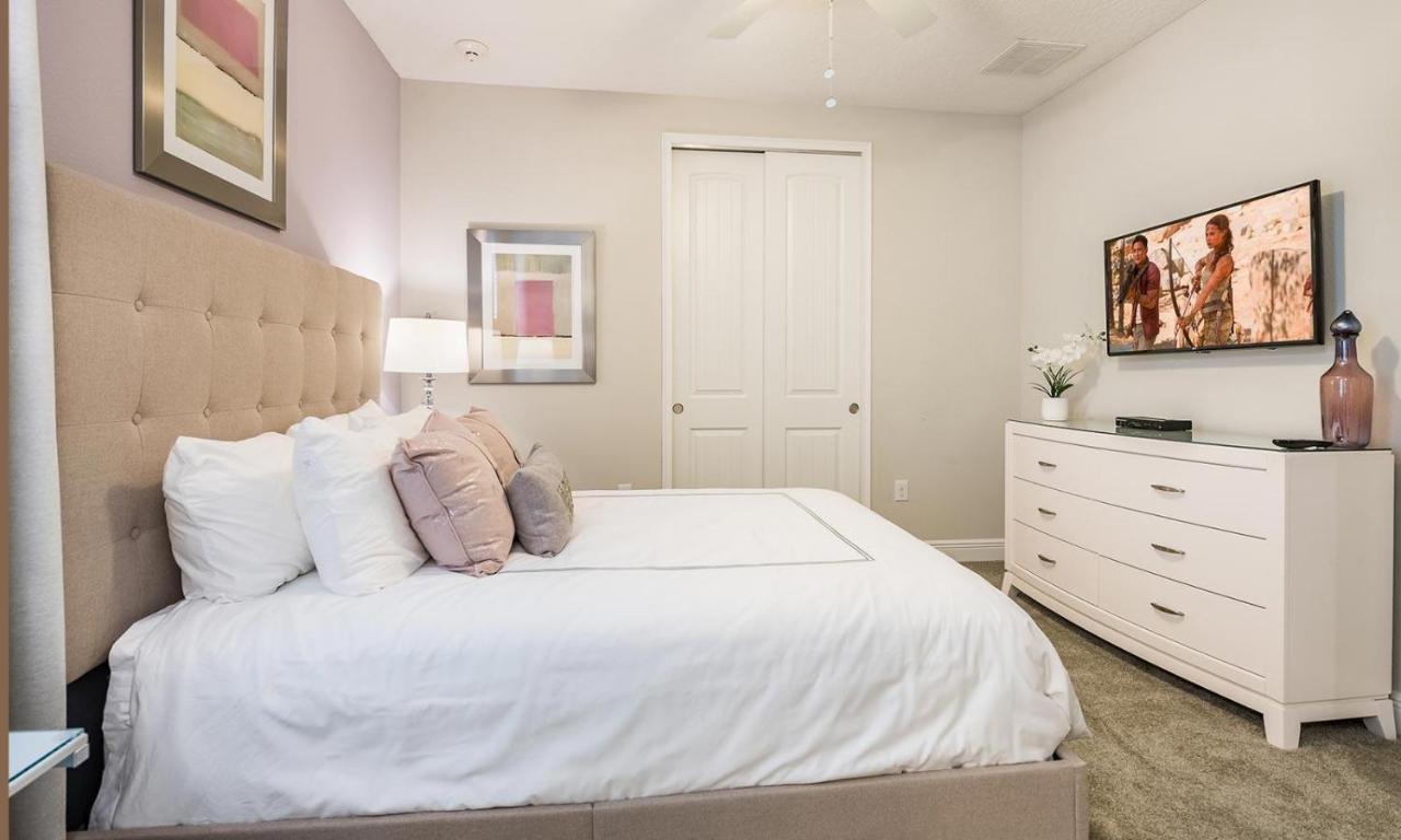 Spacious 8 Bdrm With South Facing Pool In Encore Casa de férias